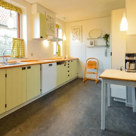 Feriehus 4 Bedroom Lovely In